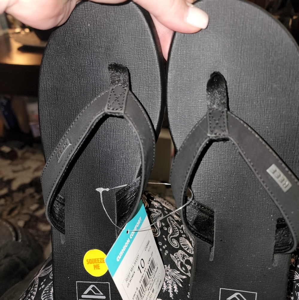 Reefs flip-flops size 10 Mia Sassy